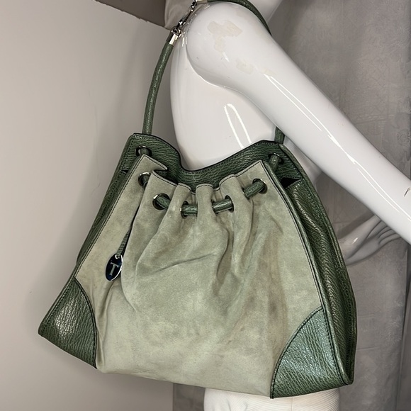 Tod’s Suede and Pebbled Leather Flat Back Shoulder Bag - Picture 3 of 13